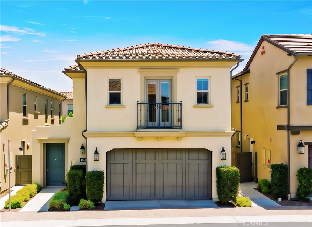 The rental does not include furniture, the furniture shown in the photos is for staging only.Welcome to 206 Phoebe, a modern and beautifully upgraded detached home in the highly desirable Portola Springs community of Irvine. Built in 2020, this spacious residence offers 4 bedrooms and 4 full bathrooms across 2,372 square feet of thoughtfully designed living space.
The open-concept main level features a guest bedroom and full bath, ideal for extended family or visitors, along with ewood flooring, and oversized sliding glass doors that flood the home with natural light. The gourmet kitchen is a chef’s dream—complete with a large center island, prep sink, granite countertops, designer backsplash, glass-front cabinetry, and stainless steel appliances.
Upstairs, you’ll find a versatile loft area perfect for a home office or media space, plus three generously sized bedrooms, each with their own en-suite bath. The luxurious primary suite boasts tray ceiling, dual vanities, soaking tub, walk-in shower, and a spacious walk-in closet. A convenient upstairs laundry room adds function to form.
Enjoy California indoor-outdoor living with a private backyard and direct-access 2-car garage with built-in storage. Residents of Portola Springs have access to resort-style amenities including pools, spas, parks, playgrounds, sports courts, and scenic walking trails—all within the award-winning Irvine Unified School District.
This is a rare opportunity to rent a move-in-ready home in one of Irvine’s most vibrant neighborhoods.
Tenant is responsible for all utilities.