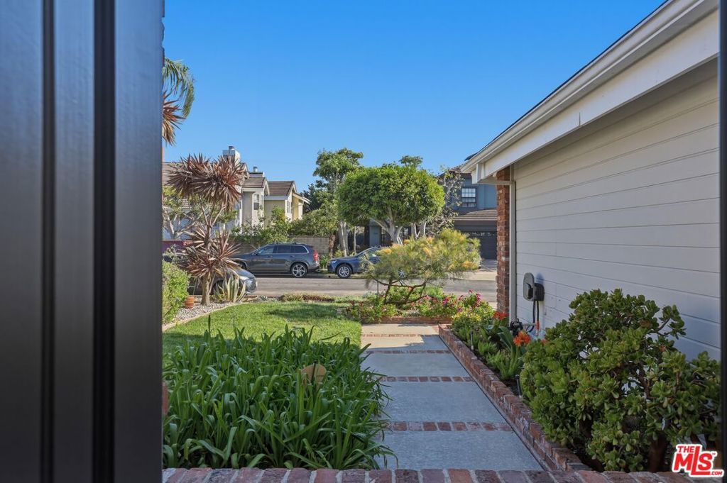 Photo of 7619 W 85th Street, Playa Del Rey, CA 90293 (MLS # 26666477)