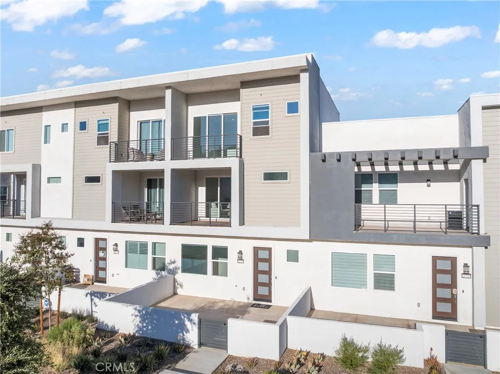 Valencia, California 91381, United States, 3 Bedrooms Bedrooms, ,4 BathroomsBathrooms,Residential,Active,239808