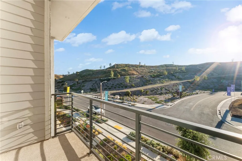 Valencia, California 91381, United States, 3 Bedrooms Bedrooms, ,4 BathroomsBathrooms,Residential,Active,239808