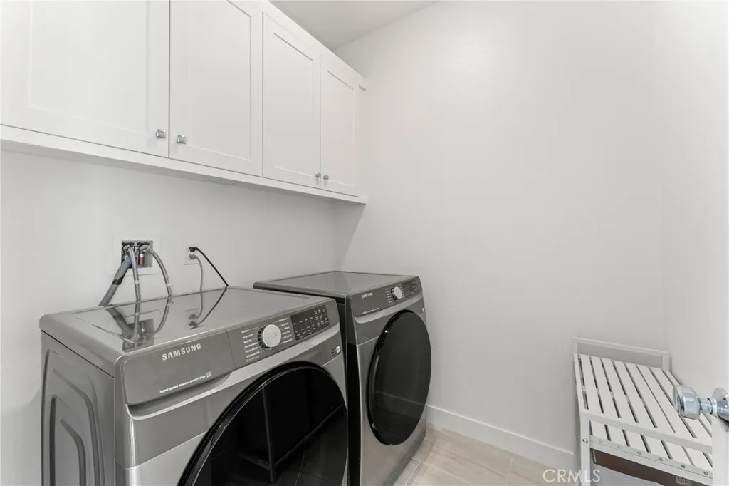 Valencia, California 91381, United States, 3 Bedrooms Bedrooms, ,4 BathroomsBathrooms,Residential,Active,239808