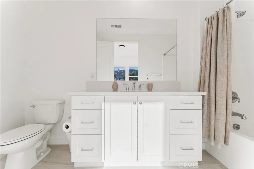 Valencia, California 91381, United States, 3 Bedrooms Bedrooms, ,4 BathroomsBathrooms,Residential,Active,239808