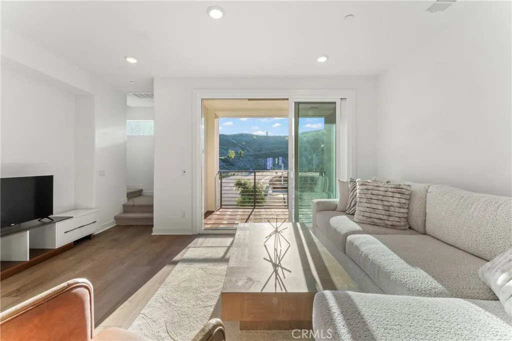 Valencia, California 91381, United States, 3 Bedrooms Bedrooms, ,4 BathroomsBathrooms,Residential,Active,239808