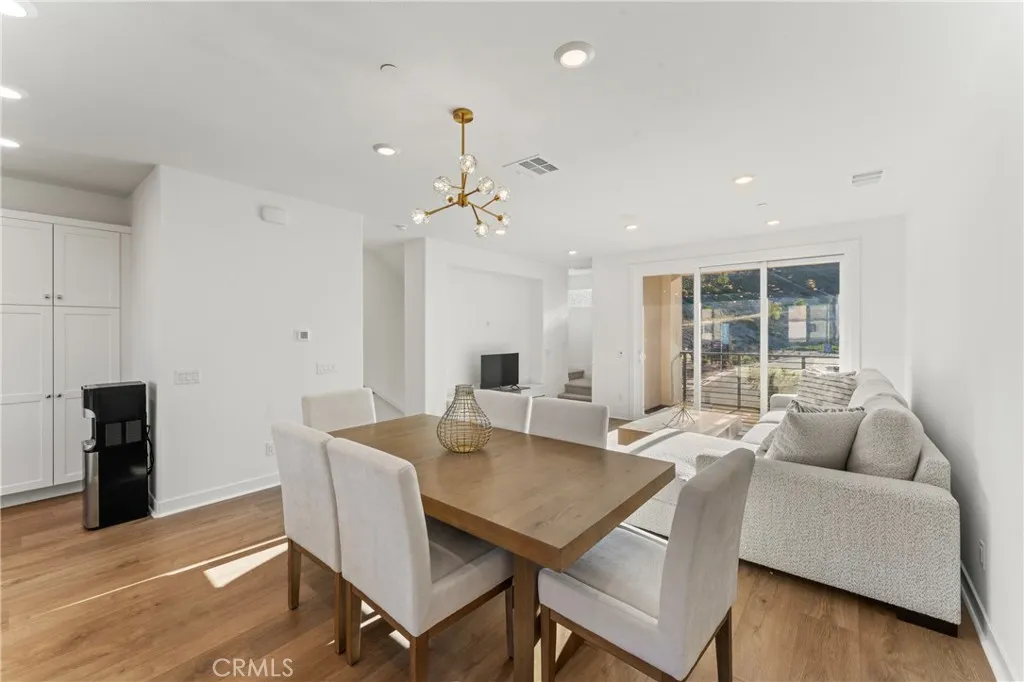 Valencia, California 91381, United States, 3 Bedrooms Bedrooms, ,4 BathroomsBathrooms,Residential,Active,239808