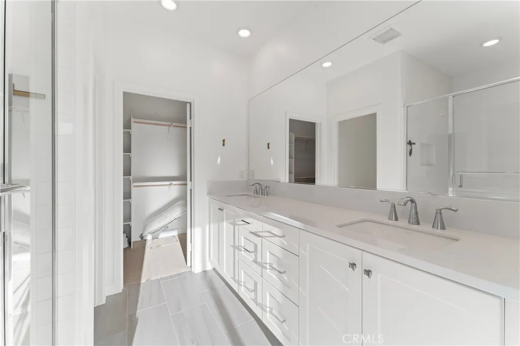 Valencia, California 91381, United States, 3 Bedrooms Bedrooms, ,4 BathroomsBathrooms,Residential,Active,239808