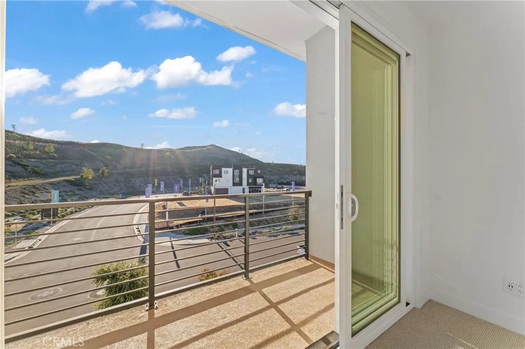 Valencia, California 91381, United States, 3 Bedrooms Bedrooms, ,4 BathroomsBathrooms,Residential,Active,239808