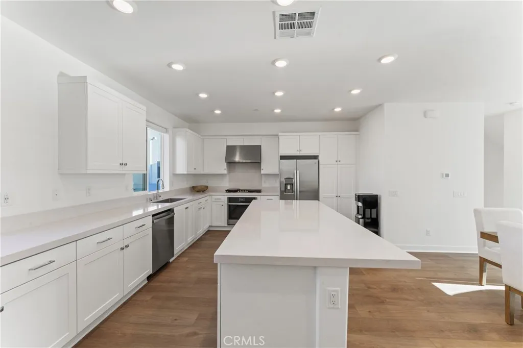 Valencia, California 91381, United States, 3 Bedrooms Bedrooms, ,4 BathroomsBathrooms,Residential,Active,239808