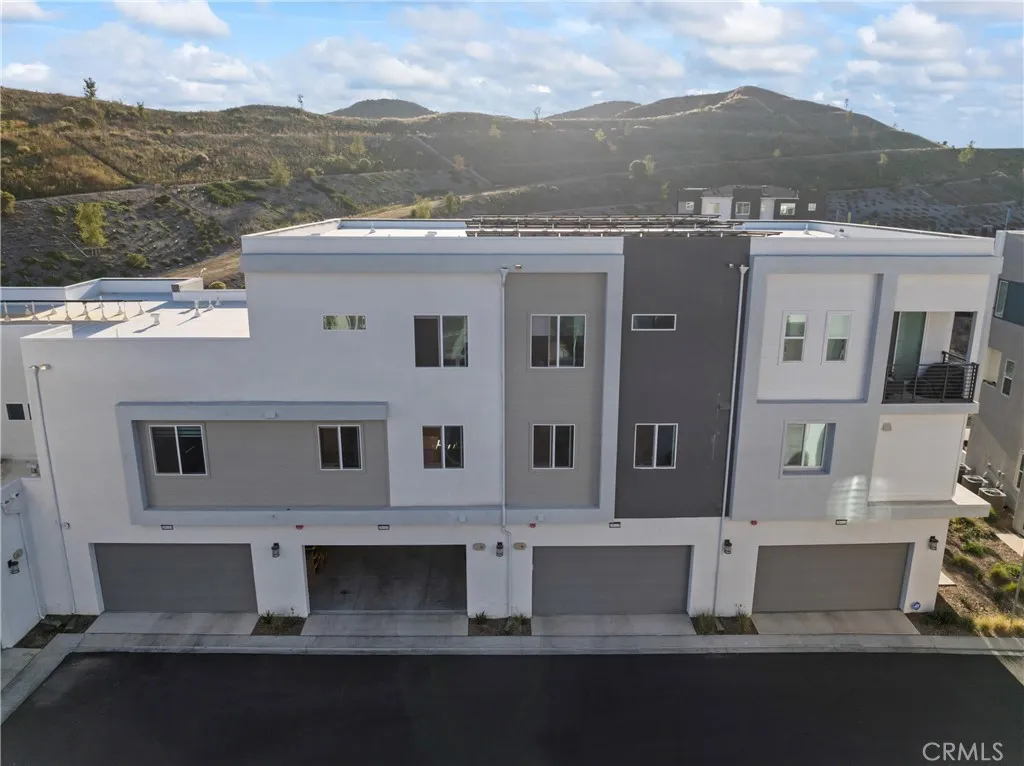 Valencia, California 91381, United States, 3 Bedrooms Bedrooms, ,4 BathroomsBathrooms,Residential,Active,239808