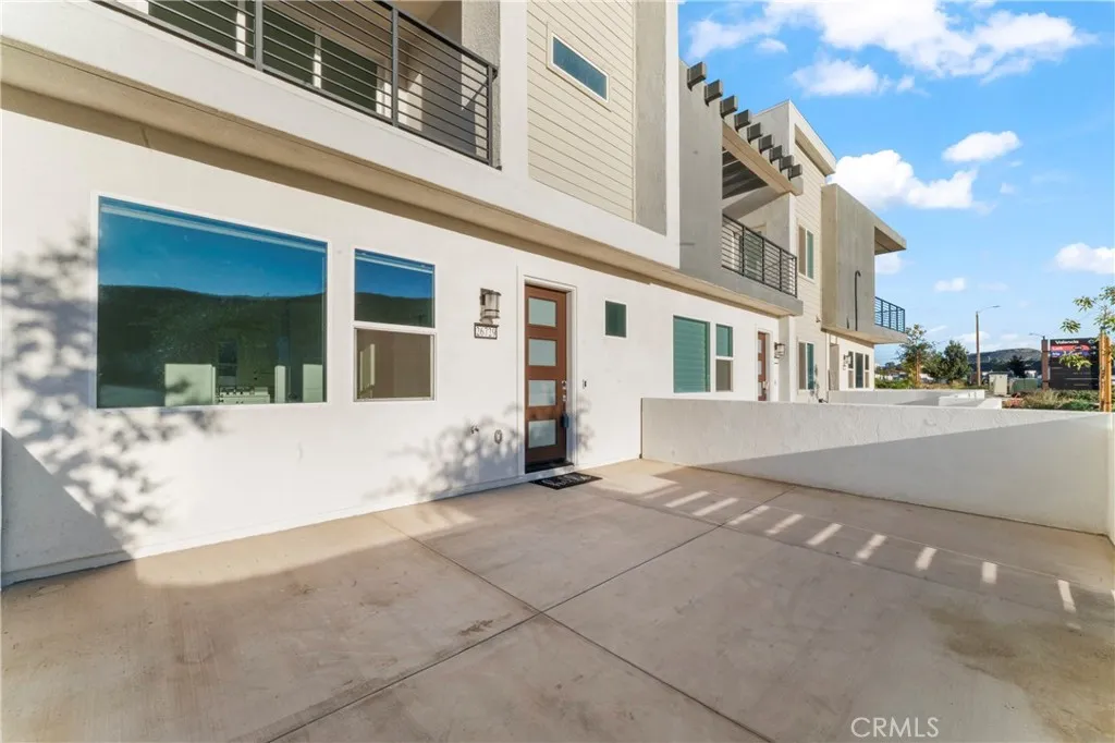 Valencia, California 91381, United States, 3 Bedrooms Bedrooms, ,4 BathroomsBathrooms,Residential,Active,239808