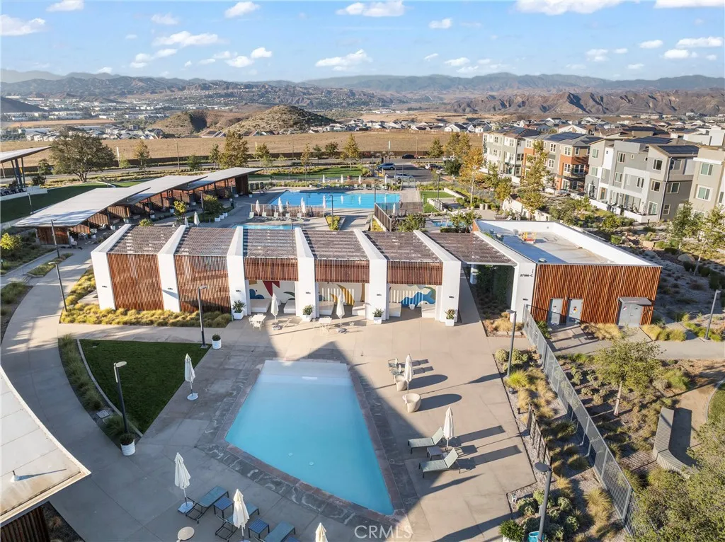 Valencia, California 91381, United States, 3 Bedrooms Bedrooms, ,4 BathroomsBathrooms,Residential,Active,239808