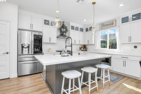 Photo of 629 Pipa Lane, Oakley, CA 94561 (MLS # 41127205)