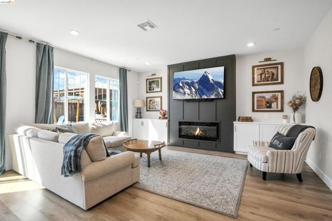 Photo of 629 Pipa Lane, Oakley, CA 94561 (MLS # 41127205)