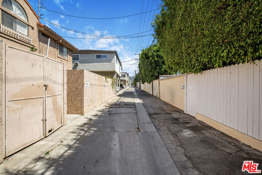 324 S Doheny Drive