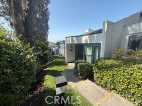 Photo of 135 Bronze Way, Vista, CA 92083 (MLS # SW25182087) Photo of 135 Bronze Way, Vista, CA 92083 (MLS # SW25182087)