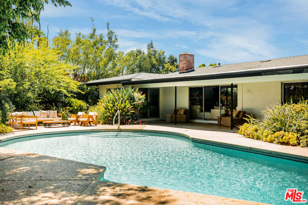 Light-Filled 1960s View Home with Pool & Canyon Vistas Nestled in the coveted Wonderland School District, this classic 1960s home boasts sweeping north-easterly canyon views, nearly half an acre of land, and lush landscaping. The open floor plan, featuring two fireplaces, 3 bedrooms, 3 baths, and a sparkling pool, is perfect for family living and entertaining. Enjoy privacy and serenity, all within walking distance of Wonderland School. With easy access to Hollywood and Studio City via Mulholland, this home offers a peaceful retreat without sacrificing city convenience.