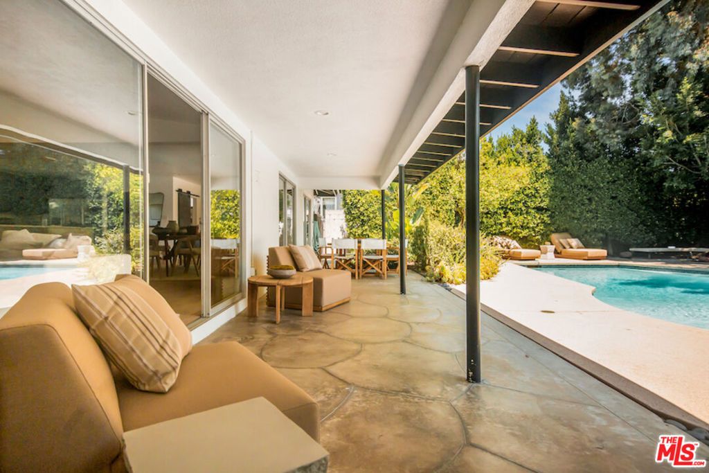 Photo of 2700 Carmar Drive, Los Angeles, CA 90046 (MLS # 25570523)