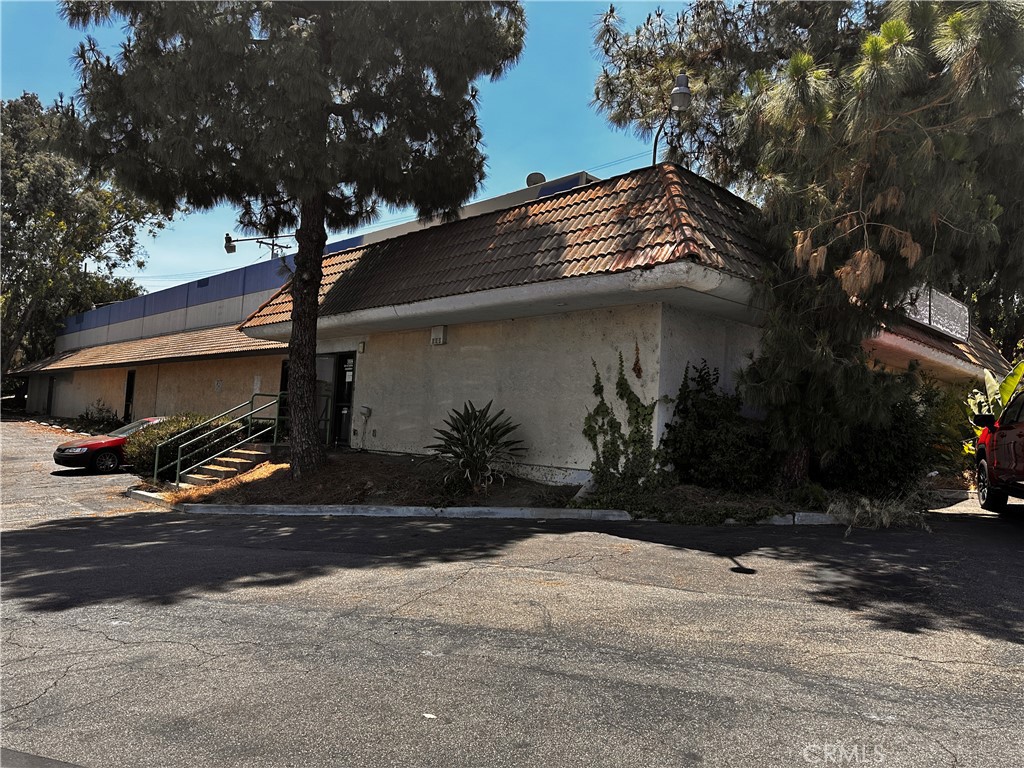 Prime corner location at the intersection of Tustin Ave and Santa Ana Canyon Road, with high visibility and traffic exposure. Ample on-site parking on a large lot—flexible for redevelopment or expansion. Single-story building ripe for a range of commercial uses.May be convert to multi-tenant office/showroom/workspace. Redevelop for fitness studio, medical/therapy clinic, daycare, education, subject to CG zoning. Price per sq ft:$274. Immediately adjacent to CA-91 freeway for robust accessibility. Continue as an owner-user retail or service location
This listing presents a rare opportunity to acquire a well-located, single-tenant retail building with strong redevelopment upside. It’s an excellent choice for owner-users or investors looking to capitalize on a prime retail site with flexibility for conversion or expansion.