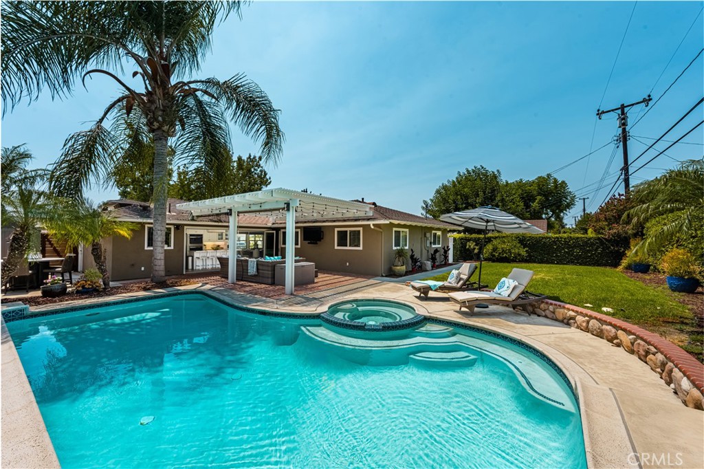 911 E Vista del Gaviota Avenue