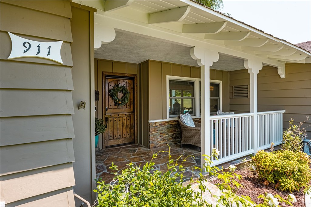 911 E Vista del Gaviota Avenue