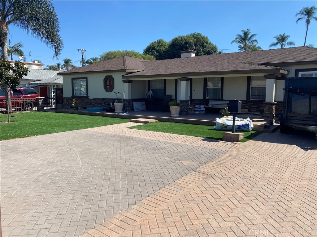 PRIME C2 COMMERCIAL PROPERTY IN ORANGE, CA! PRIDE OF OWNERSHIP SHOWS IN THIS VERSATILE PROPERTY, CURRENTLY A 3 BED, 2.5 BATH SPACIOUS FORMAL LIVING/DINING AREA. LARGE OPEN FLOORPLAN WHICH IS BEING USED AS A CONSTRUCTION OFFICE WITH QUICK ACCESS TO THE 5, 22, 57, & 91 FREEWAYS. ZONED C2, IT IS IDEAL FOR RETAIL, OFFICE, OR SERVICE- ORIENTED BUSINESSES.