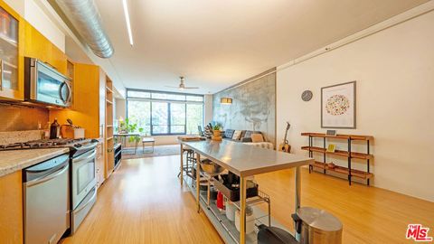 Photo of 1111 S Grand Avenue #605, Los Angeles, CA 90015 (MLS # 26642295)