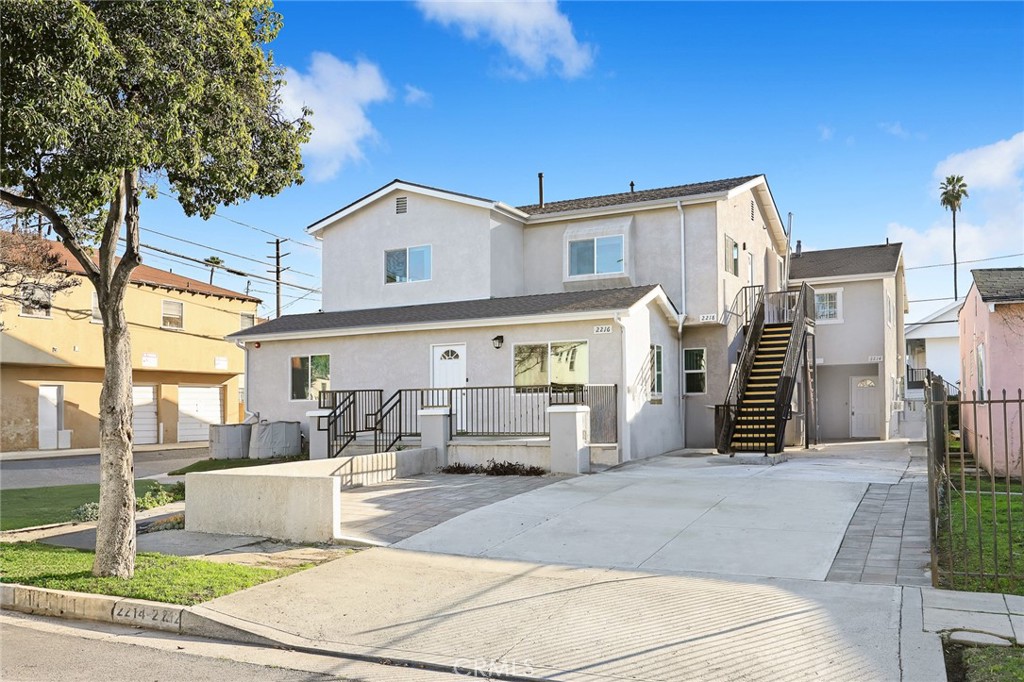 ***Highland Park Adjacent-Eagle Park area*** Brand New Unit, 3 Bedrooms and 2 bath with living area close to 1800sf. Attached 2 car garages. Master Suite plus 2 good size bedrooms, beautiful laminate flooring throughout the entire whole house, new mini-split AC system in the entire unit. Top of the line brand new appliances including washer/ dryer (In-Unit laundry), Quartz Countertop, and beautiful cabinet, refrigerator, stove, microwave, dishwasher. It is located in a nice, charming neighborhood of Eagle Rock with the perfect balance of peace and urban convenience. You are within a few minutes driving distance from Highland Park-near York BL. Too many eateries and bars to name. This is truly a rare biking and walking haven in Eagle Rock. It is near Sprouts Market, Target, school, Trader Joe, and also very convenient location near Freeways, 2, 210,134