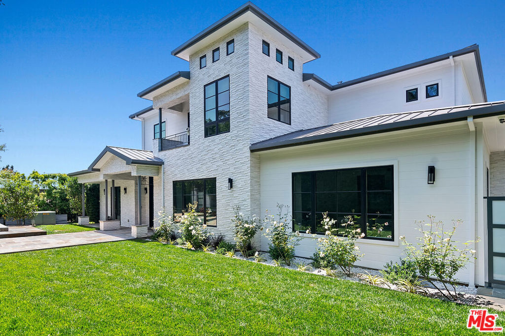 1545 Amalfi Drive