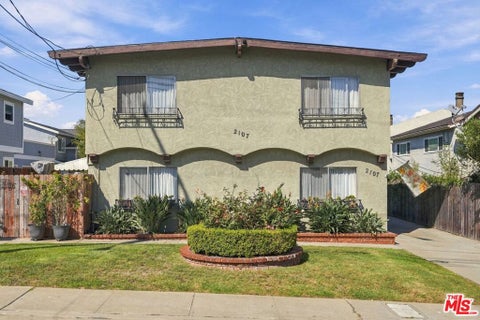 Photo of 2107 Voorhees Avenue, Redondo Beach, CA 90278 (MLS # 26997087)