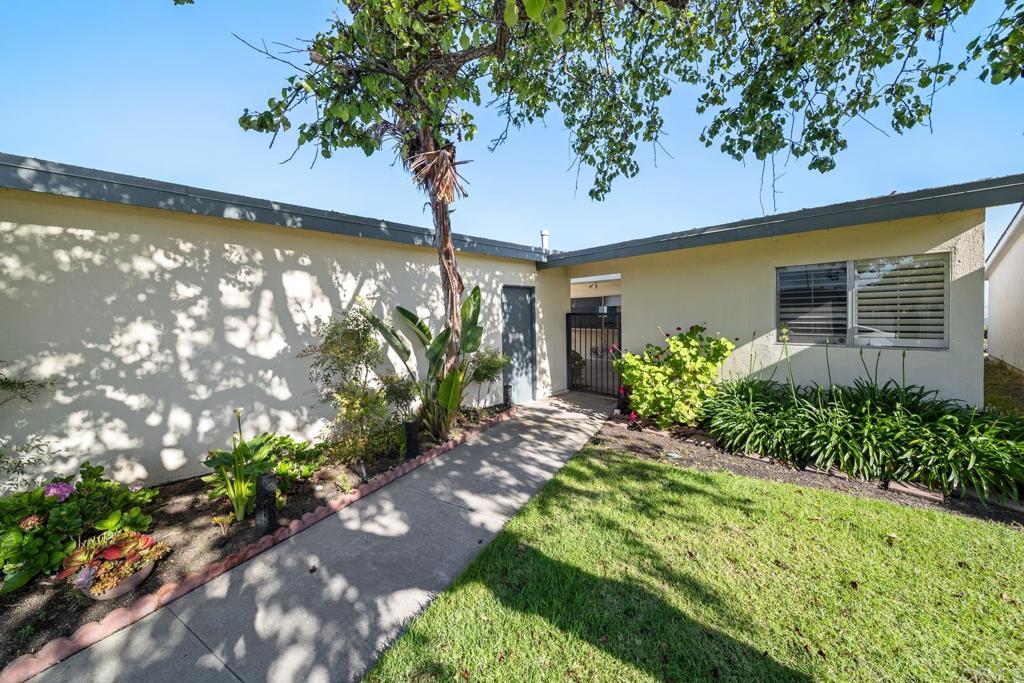 3902 Vista Campana N 22
