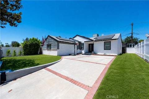 Photo of 12521 Stagg Street, North Hollywood, CA 91605 (MLS # GD26220505)