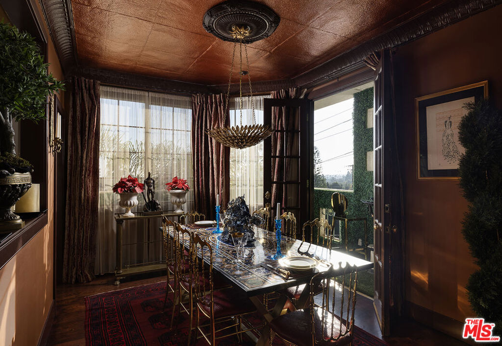 960 N Doheny Drive 306