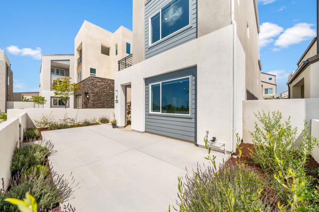 608 Chinon