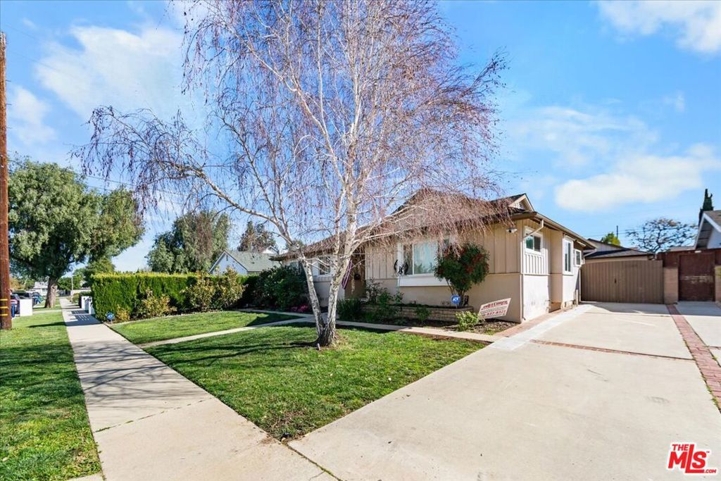 Photo of 23032 Mobile Street, West Hills, CA 91307 (MLS # 26829643)