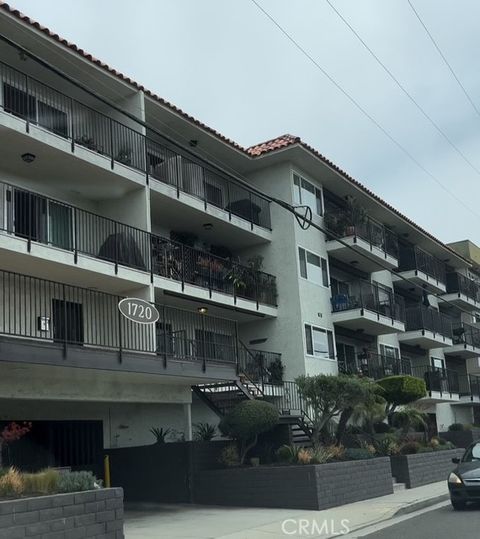 Photo of 1720 Ardmore Ave #104, Hermosa Beach, CA 90254 (MLS # SB25238620)