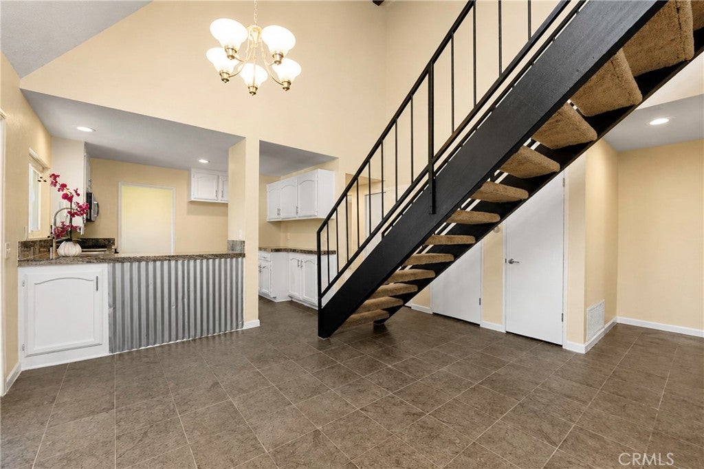 4718 Quartz Hill