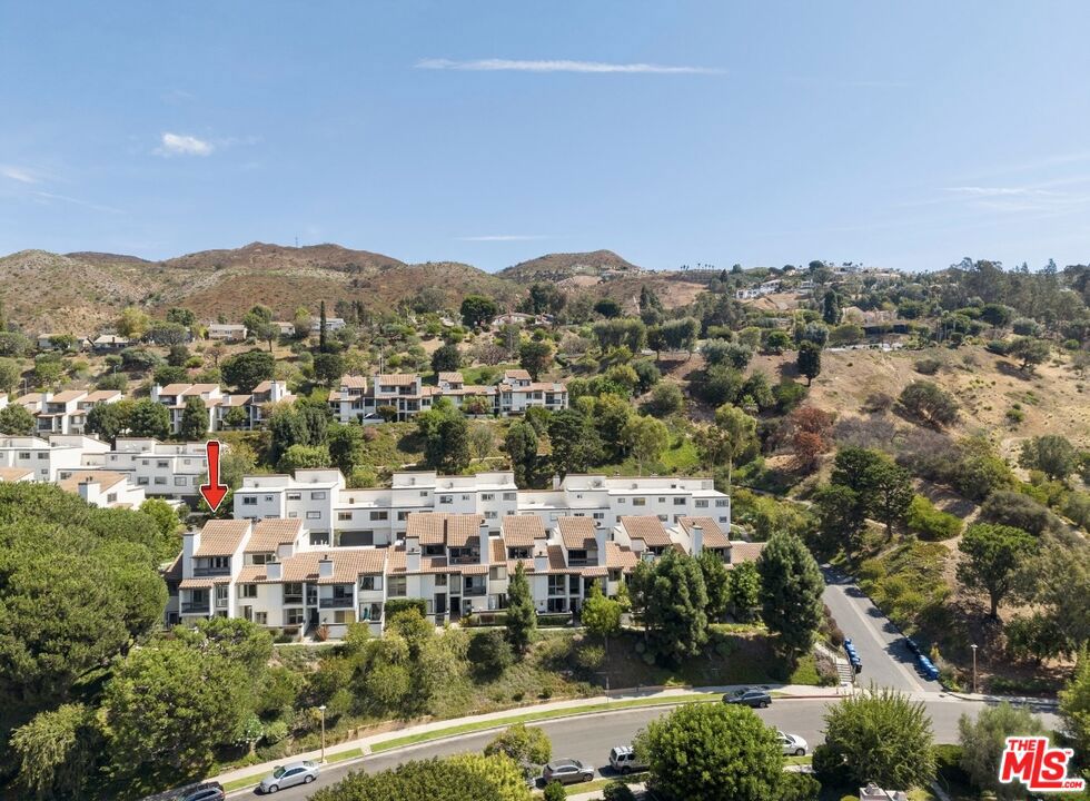 17099 Palisades Circle