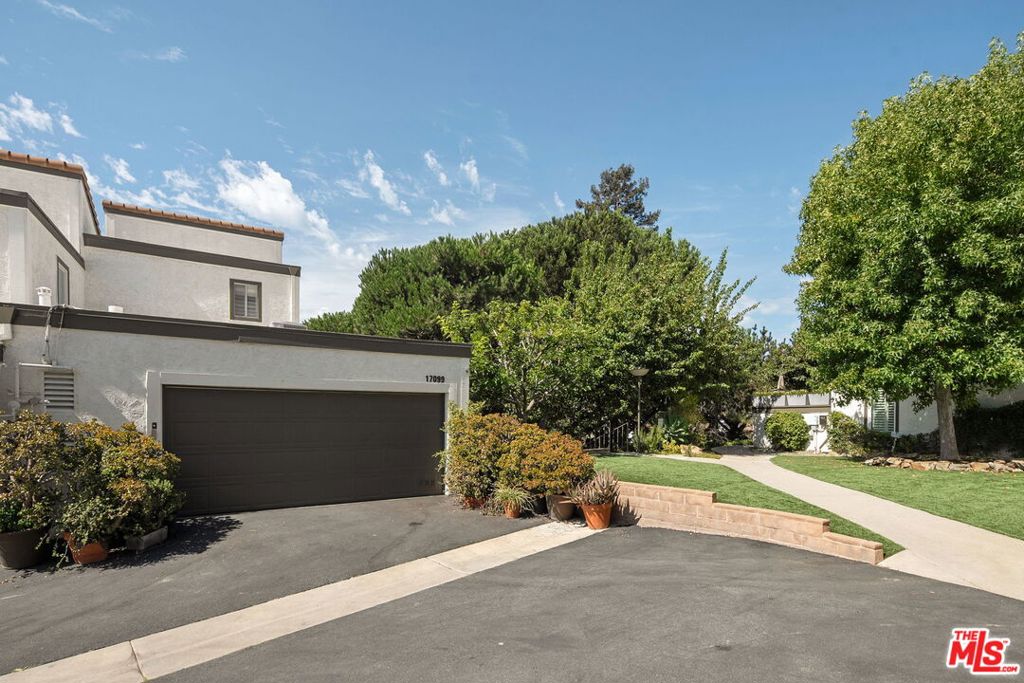 17099 Palisades Circle