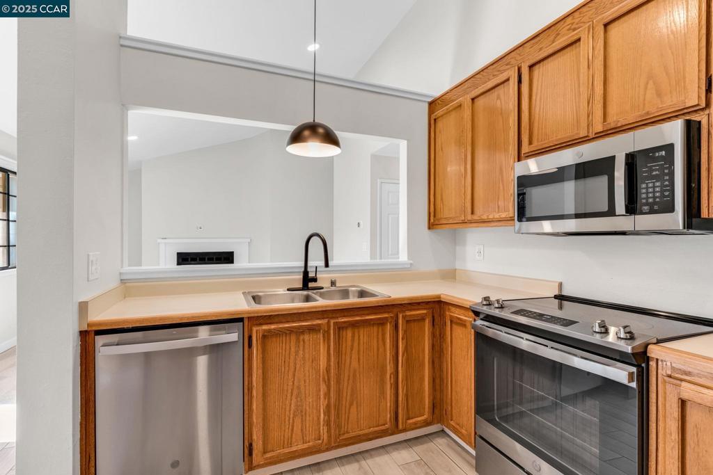 CANYON WOODS - Residential