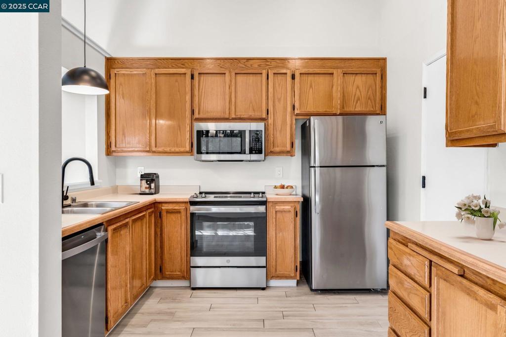 CANYON WOODS - Residential