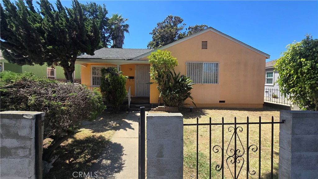 Calling all fearless investors! ??? Just minutes from SoFi Stadium, The Forum, and the shiny new Intuit Dome, this 3-bed, 2-bath + den sits on a generous, tree-lined lot with a show-stopping magnolia out back. The detached garage screams ADU potential, and the spacious layout has room to play… but let’s be real: she’s in rough shape and needs everything. If you’ve got vision (and a solid crew), this is your blank canvas in one of LA’s fastest-growing pockets—probate sale with full authority. Seller makes no warranties or guarantees—sold strictly as-is—so bring your hard hat and turn this one into a showpiece.