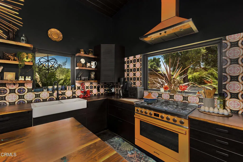 Santa Paula, California 93060, United States, 3 Bedrooms Bedrooms, ,3 BathroomsBathrooms,Residential,Active,153977