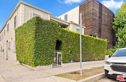 Photo of 117 N Kings Road, Los Angeles, CA 90048 (MLS # 25624093)