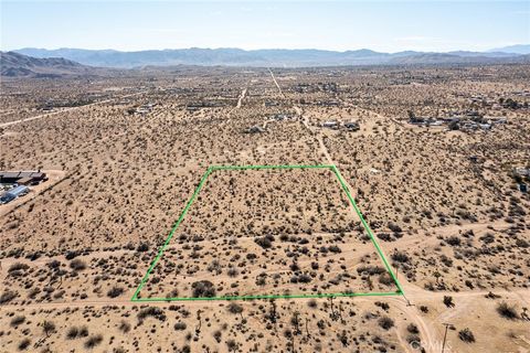Photo of 59525 La Crescenta Drive, Yucca Valley, CA 92284 (MLS # JT26106184)
