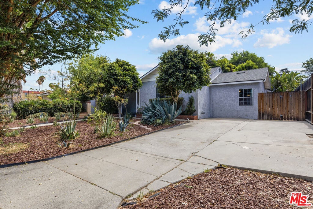 7048 Zelzah Avenue