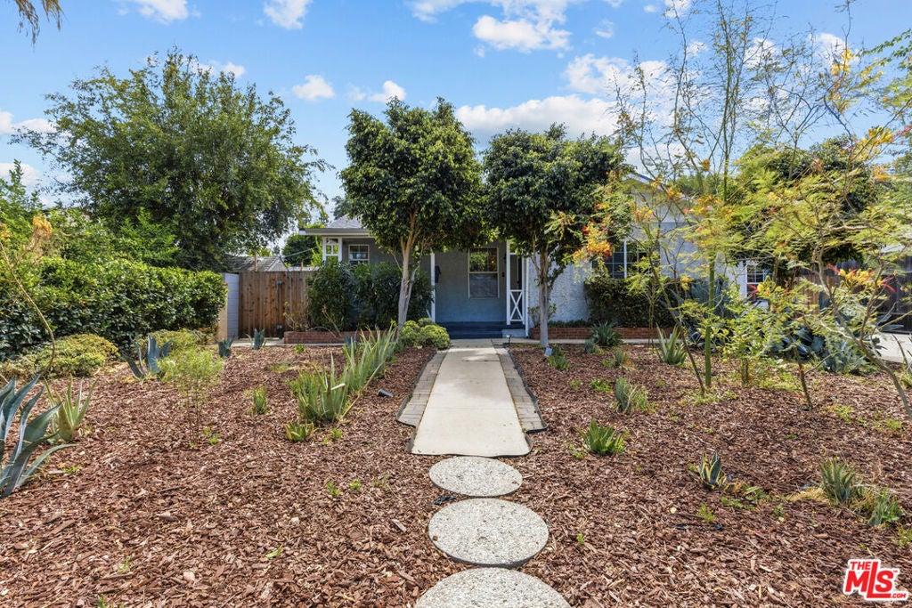 7048 Zelzah Avenue