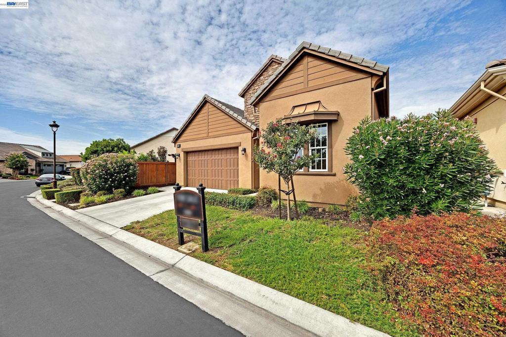 2107 Rioja Way