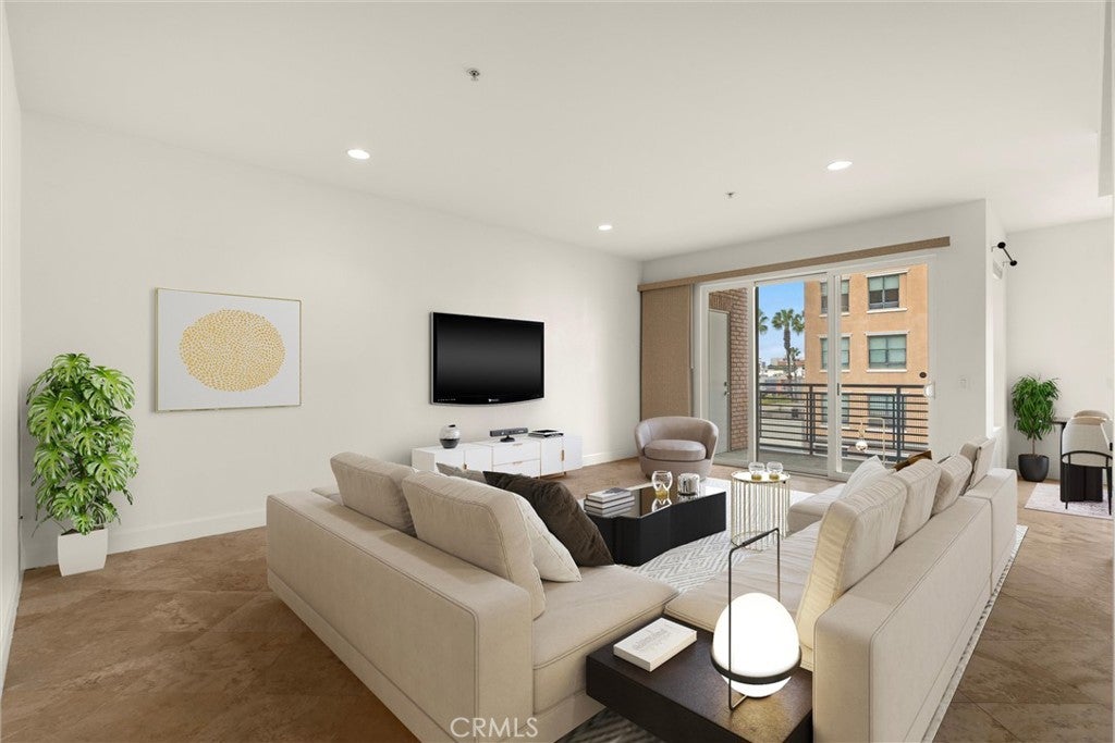 300 E 4th Street 201
