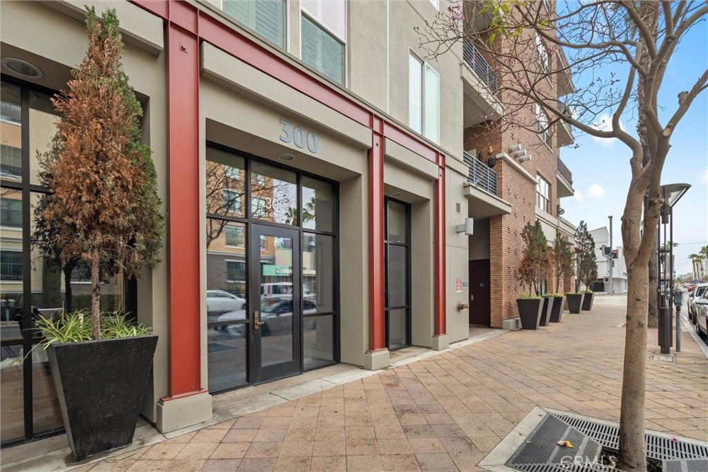 300 E 4th Street
