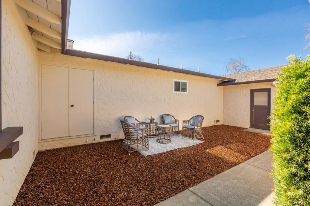 1252 Gainsborough Drive