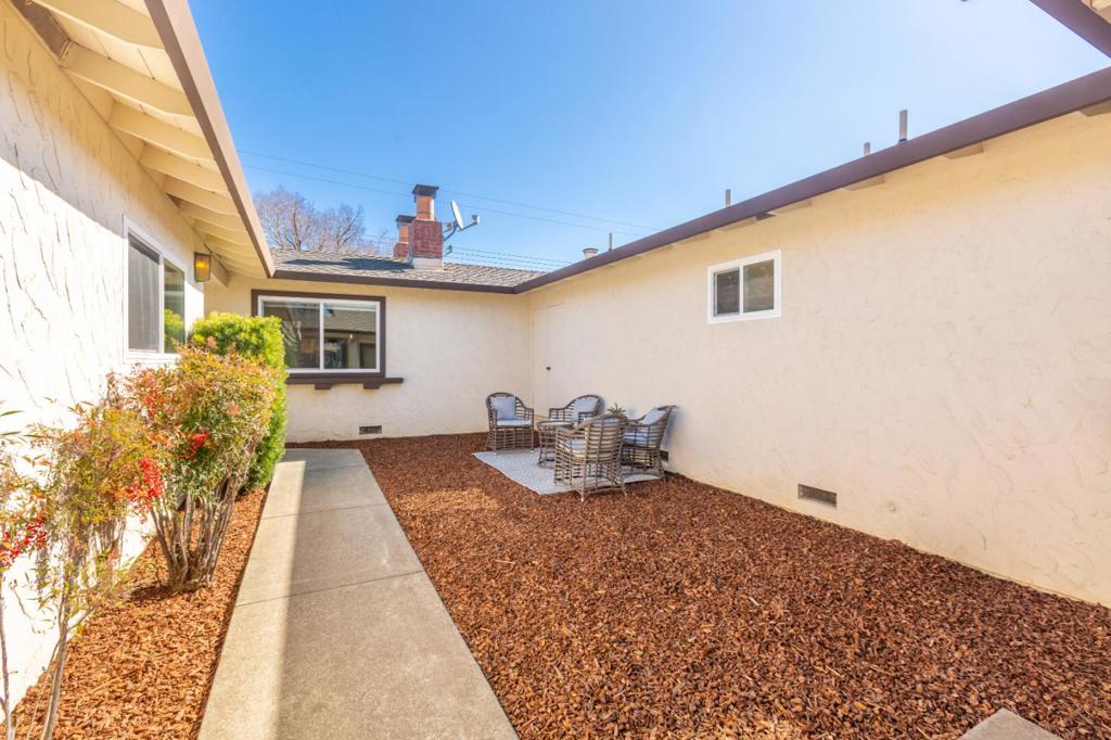 1252 Gainsborough Drive